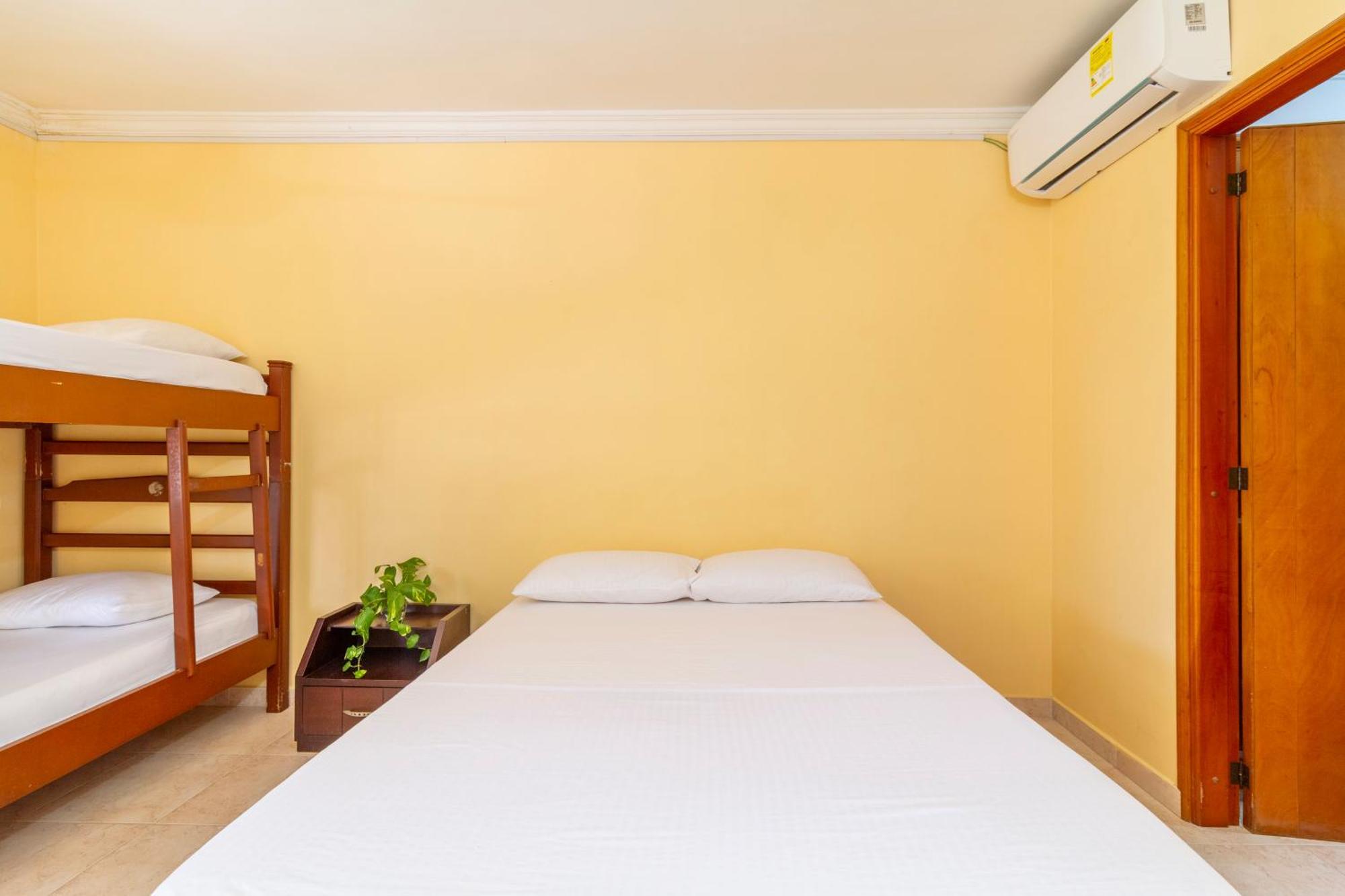 Hostal Cartagonova - Habitaciones Privadas Y Amplias Cerca A Zonas Turisticas Cartagena エクステリア 写真