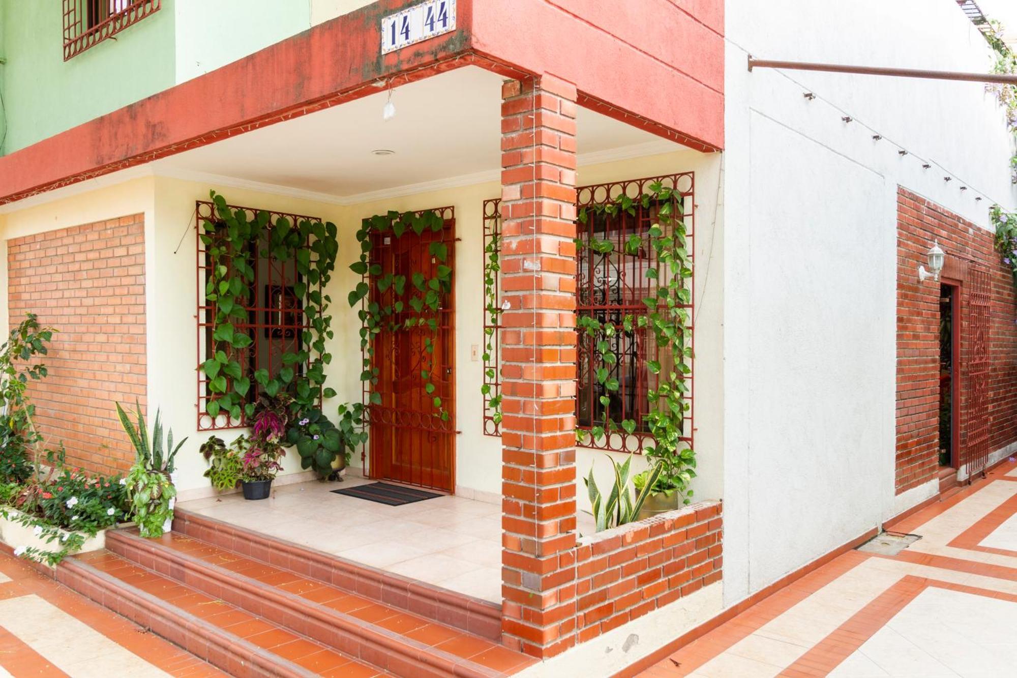 Hostal Cartagonova - Habitaciones Privadas Y Amplias Cerca A Zonas Turisticas Cartagena エクステリア 写真